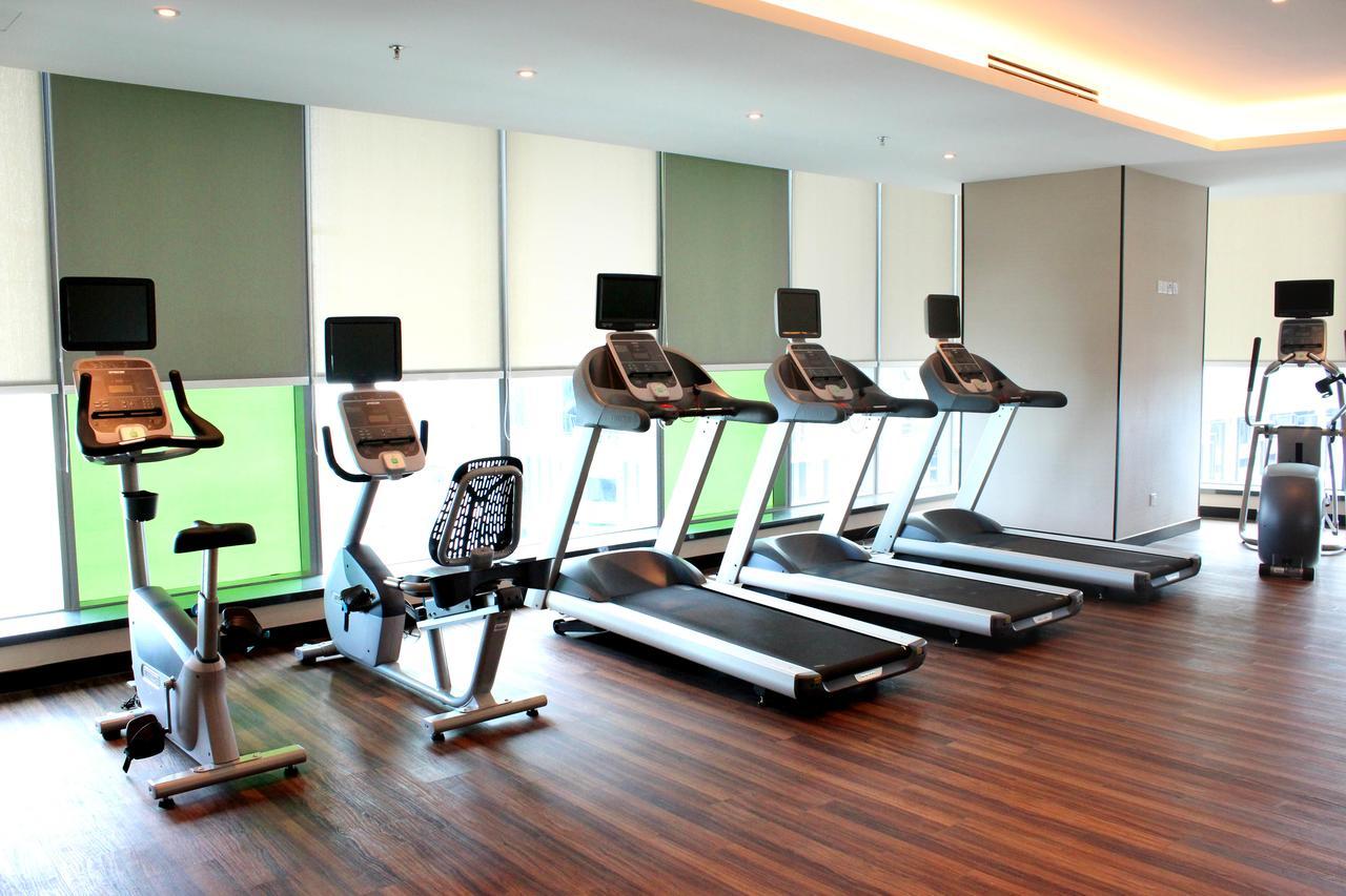Hatten Place Melaka Exterior foto A row of treadmills